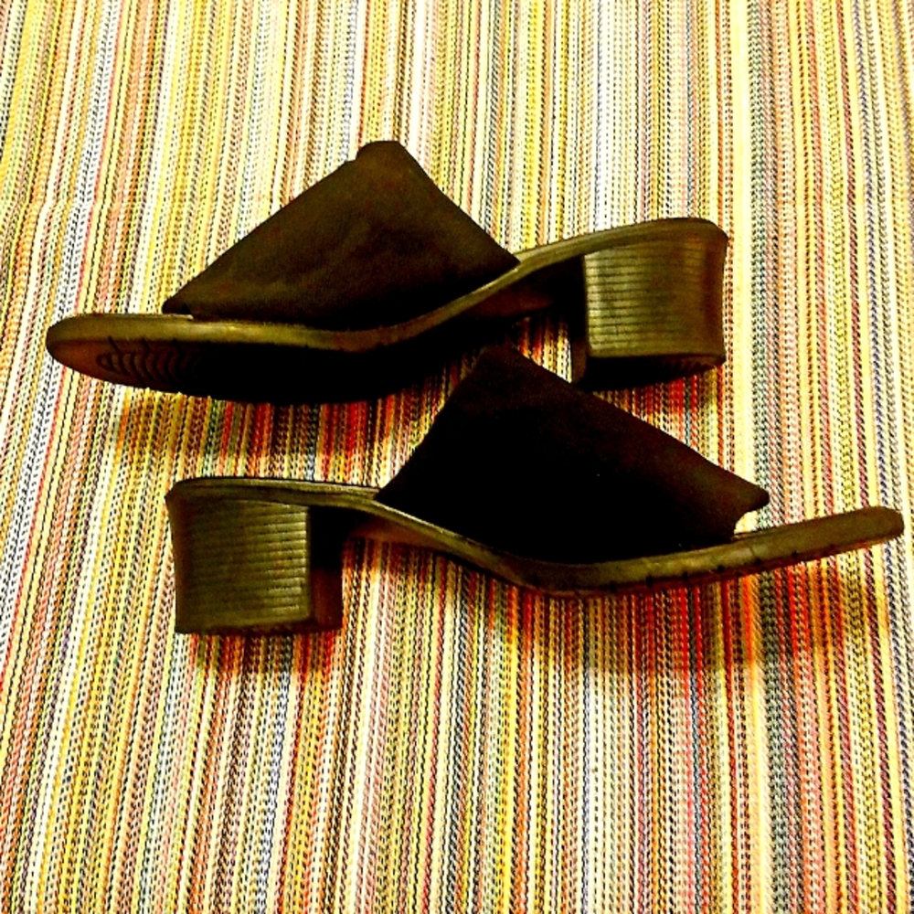 Size 10 Vintage Fanfares Slide on shoes